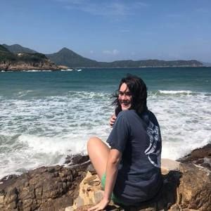 Meet your Posher, Claudia